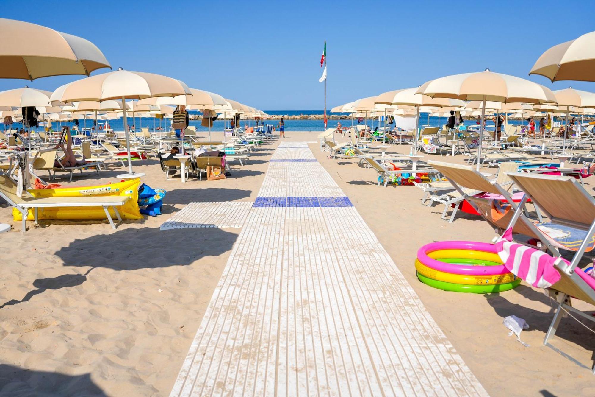 Residence Sunrise San Benedetto del Tronto Bagian luar foto