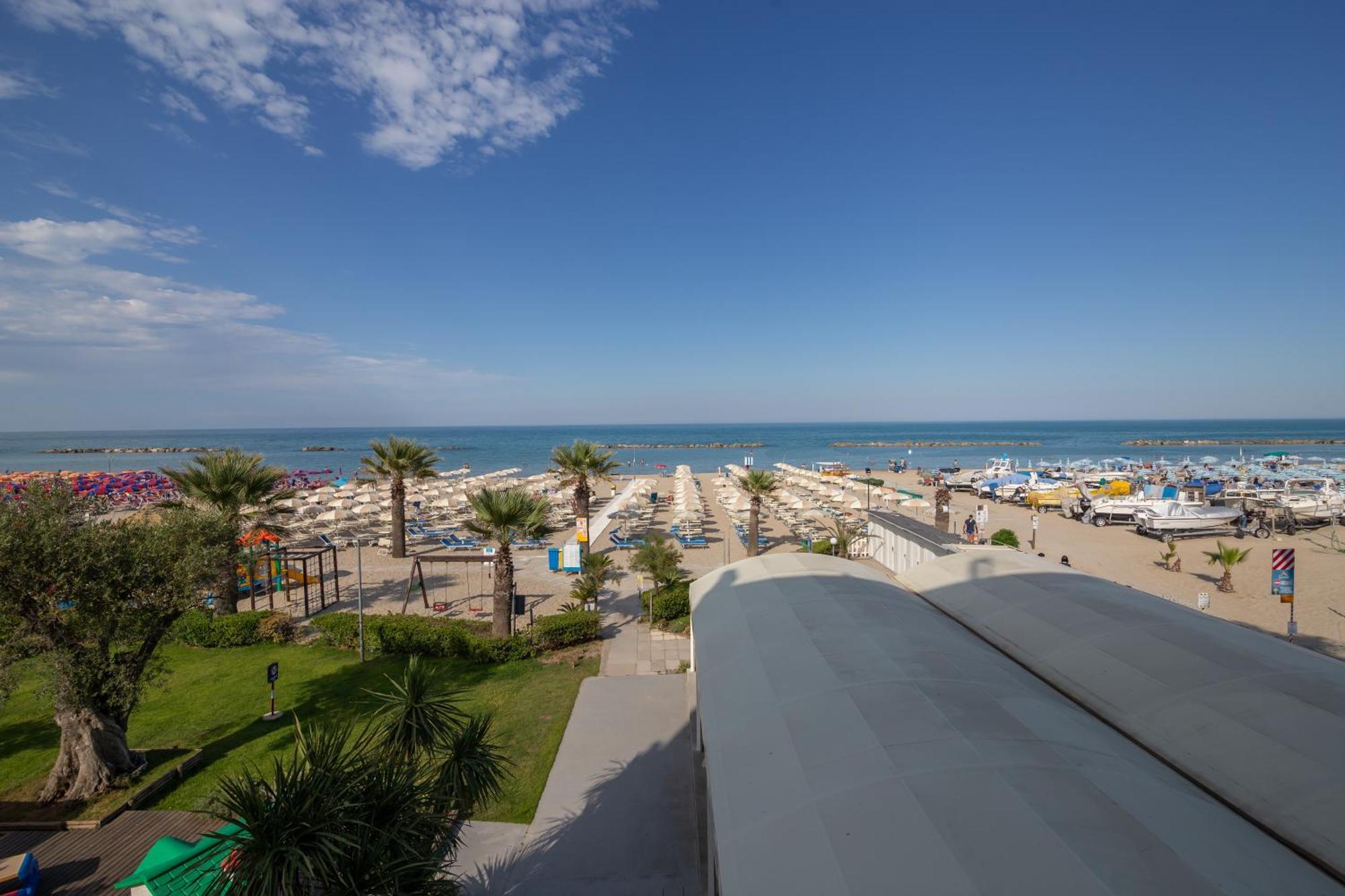 Residence Sunrise San Benedetto del Tronto Bagian luar foto